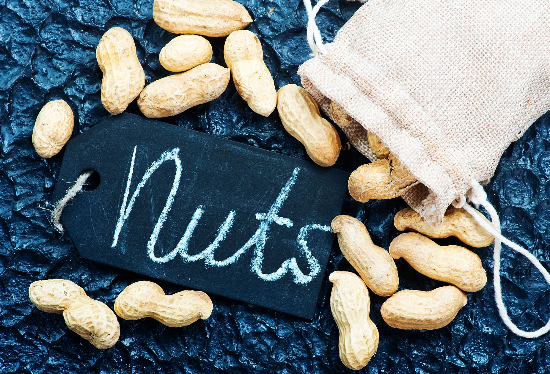 ピーナッツの栄養素とは 主な成分や効果 薄皮の重要性も解説 アリマメブログ